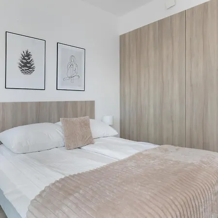 Shellter By Solarento Apartment