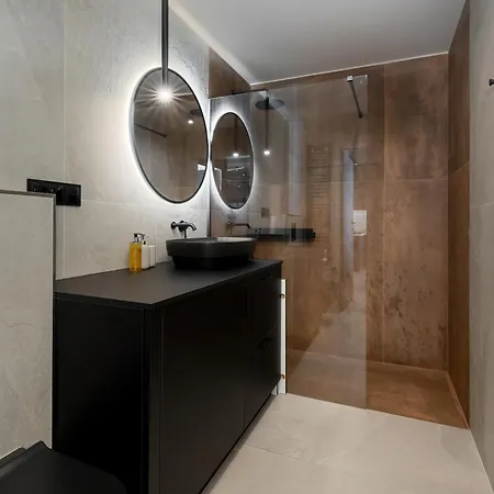 Shellter By Solarento Apartment